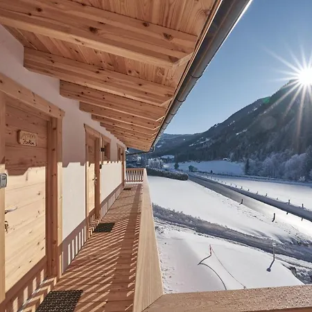 Ξενοδοχείο με διαμερίσματα Xeis 3*